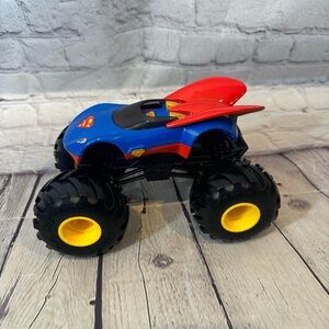 Monster Jam Superman 1:24 Scale Truck